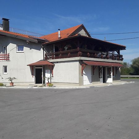 Guesthouse Kod Mosta Карловаць Екстер'єр фото