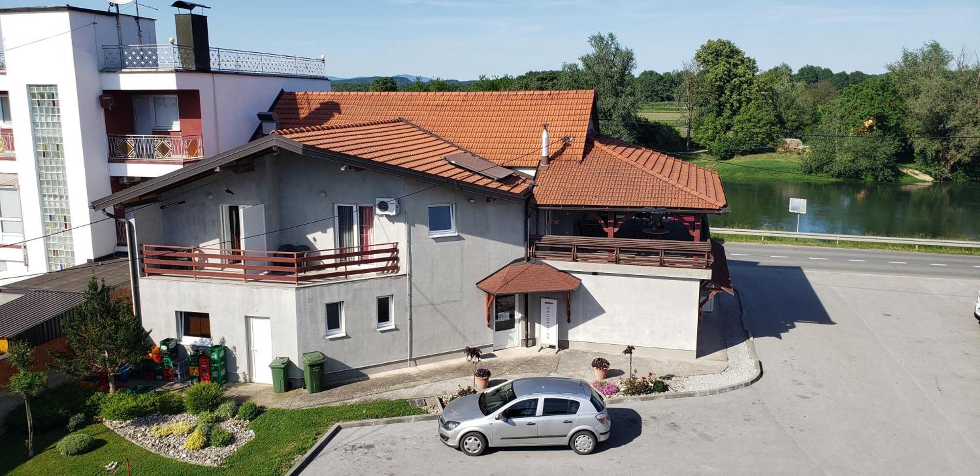 Guesthouse Kod Mosta Карловаць Екстер'єр фото