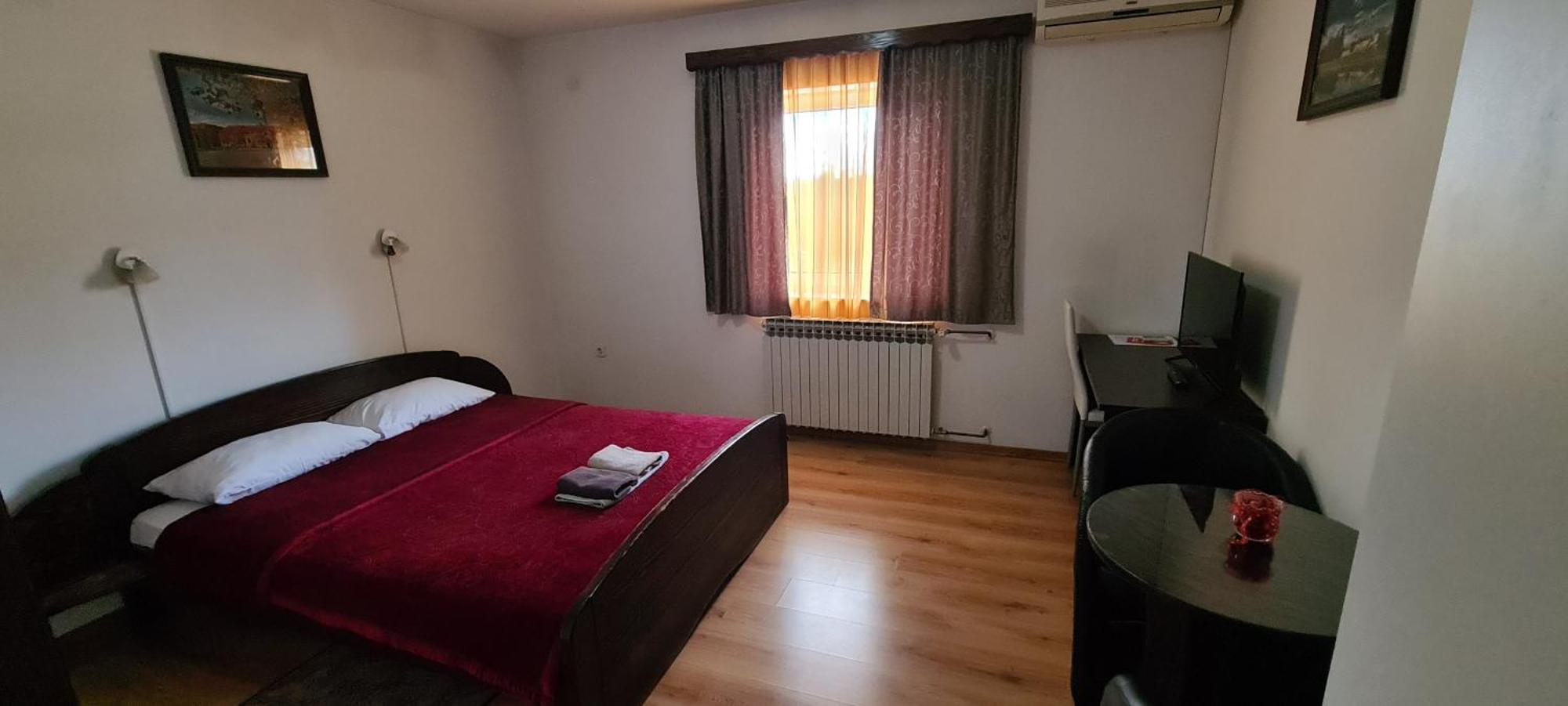 Guesthouse Kod Mosta Карловаць Екстер'єр фото