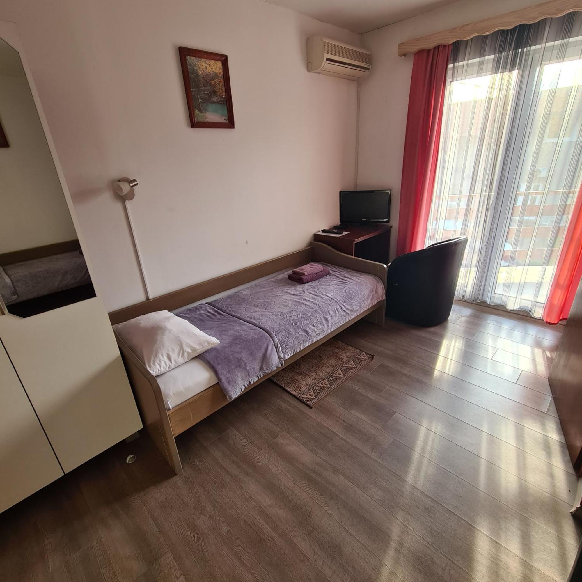 Guesthouse Kod Mosta Карловаць Екстер'єр фото
