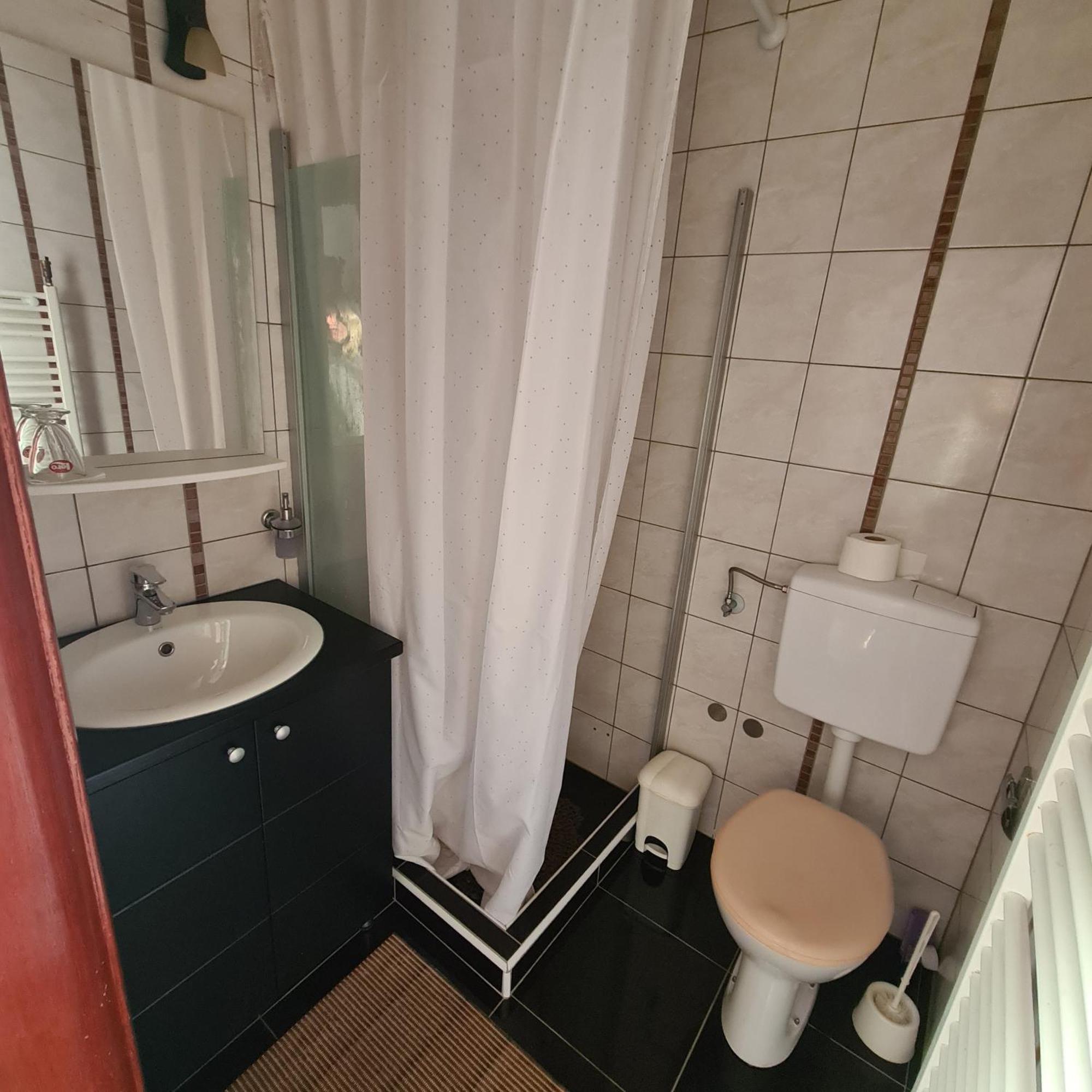 Guesthouse Kod Mosta Карловаць Екстер'єр фото