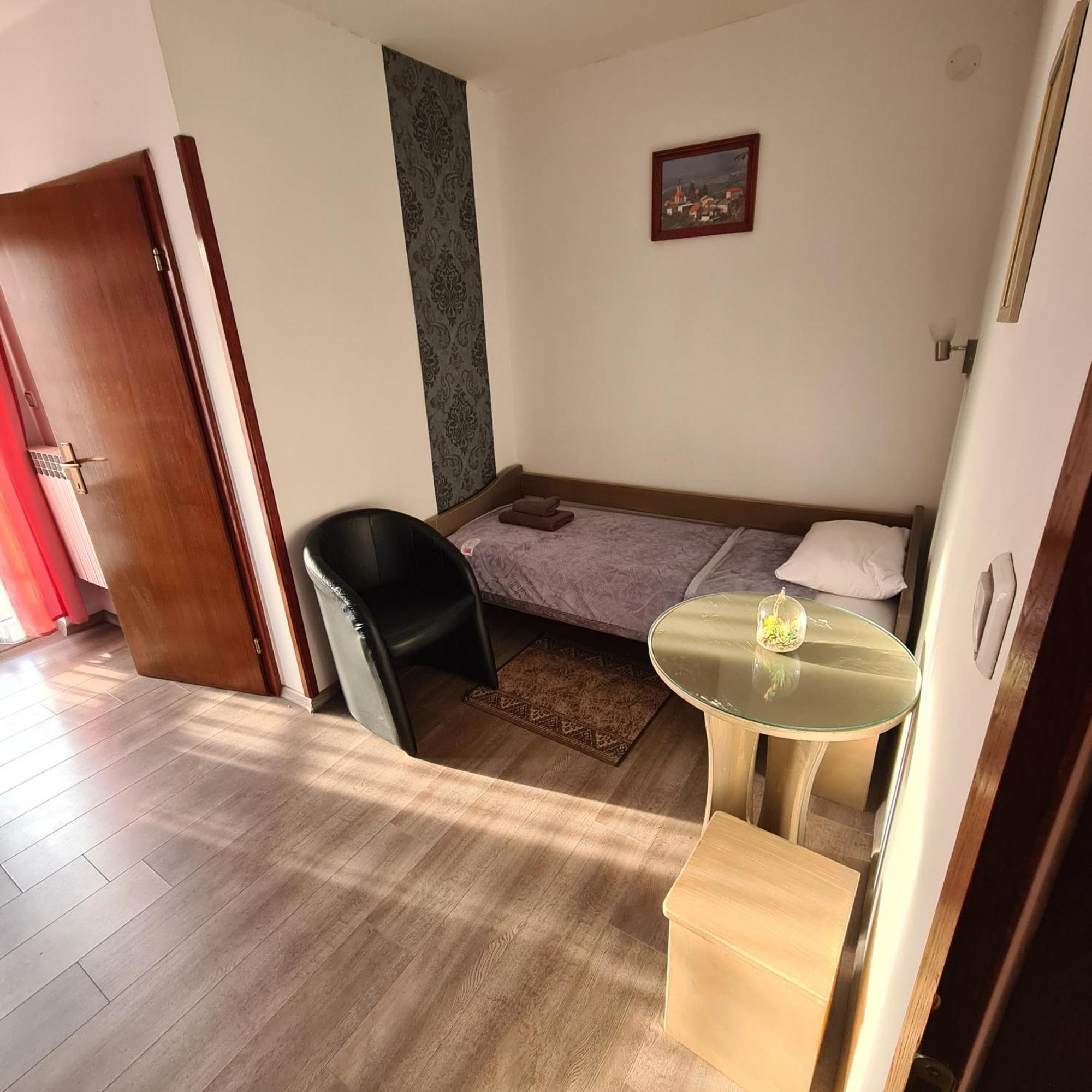 Guesthouse Kod Mosta Карловаць Екстер'єр фото