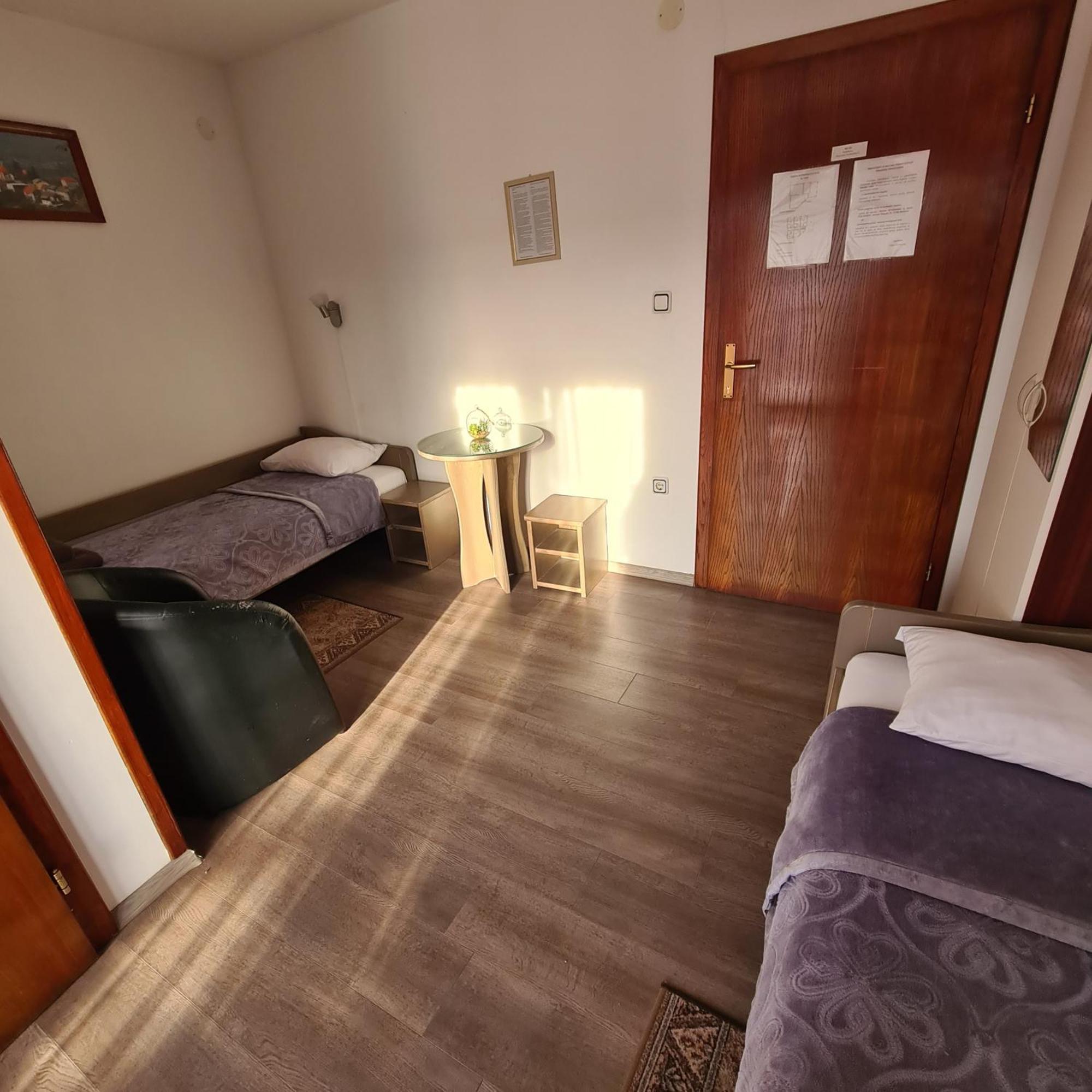 Guesthouse Kod Mosta Карловаць Екстер'єр фото