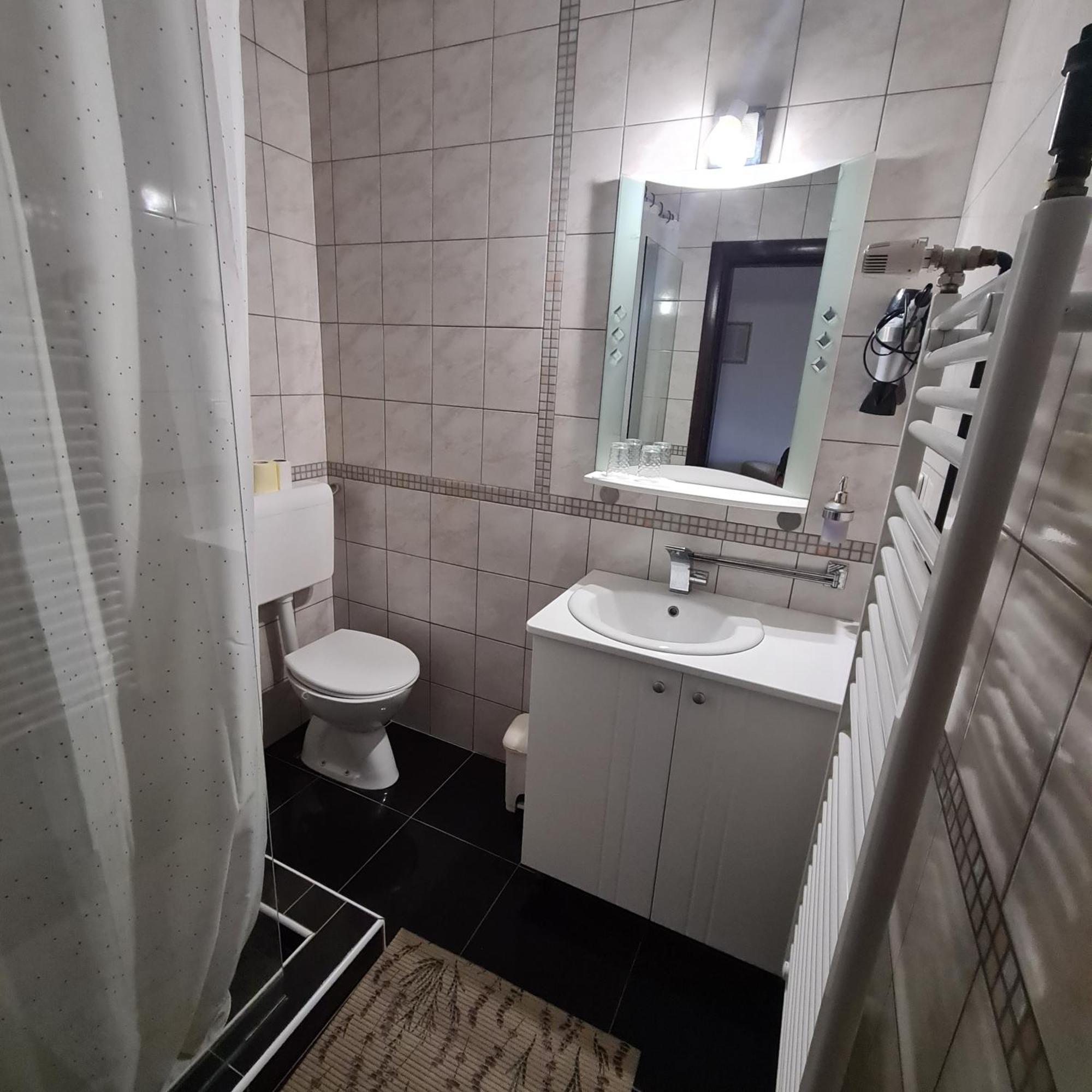 Guesthouse Kod Mosta Карловаць Екстер'єр фото