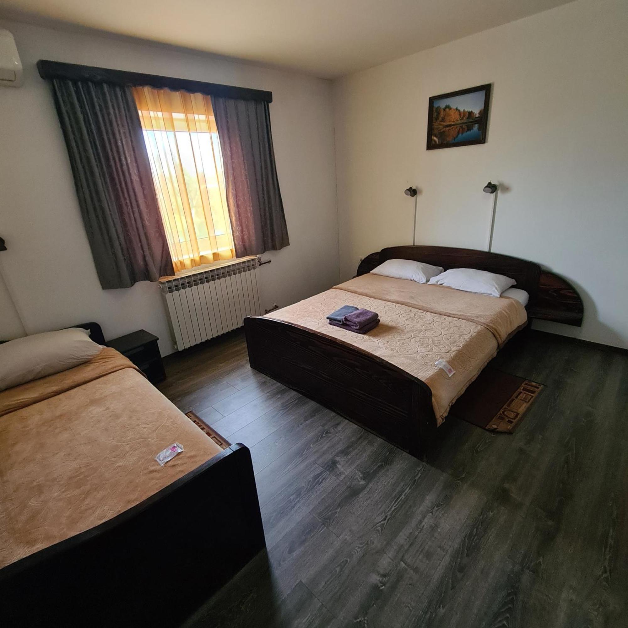 Guesthouse Kod Mosta Карловаць Екстер'єр фото