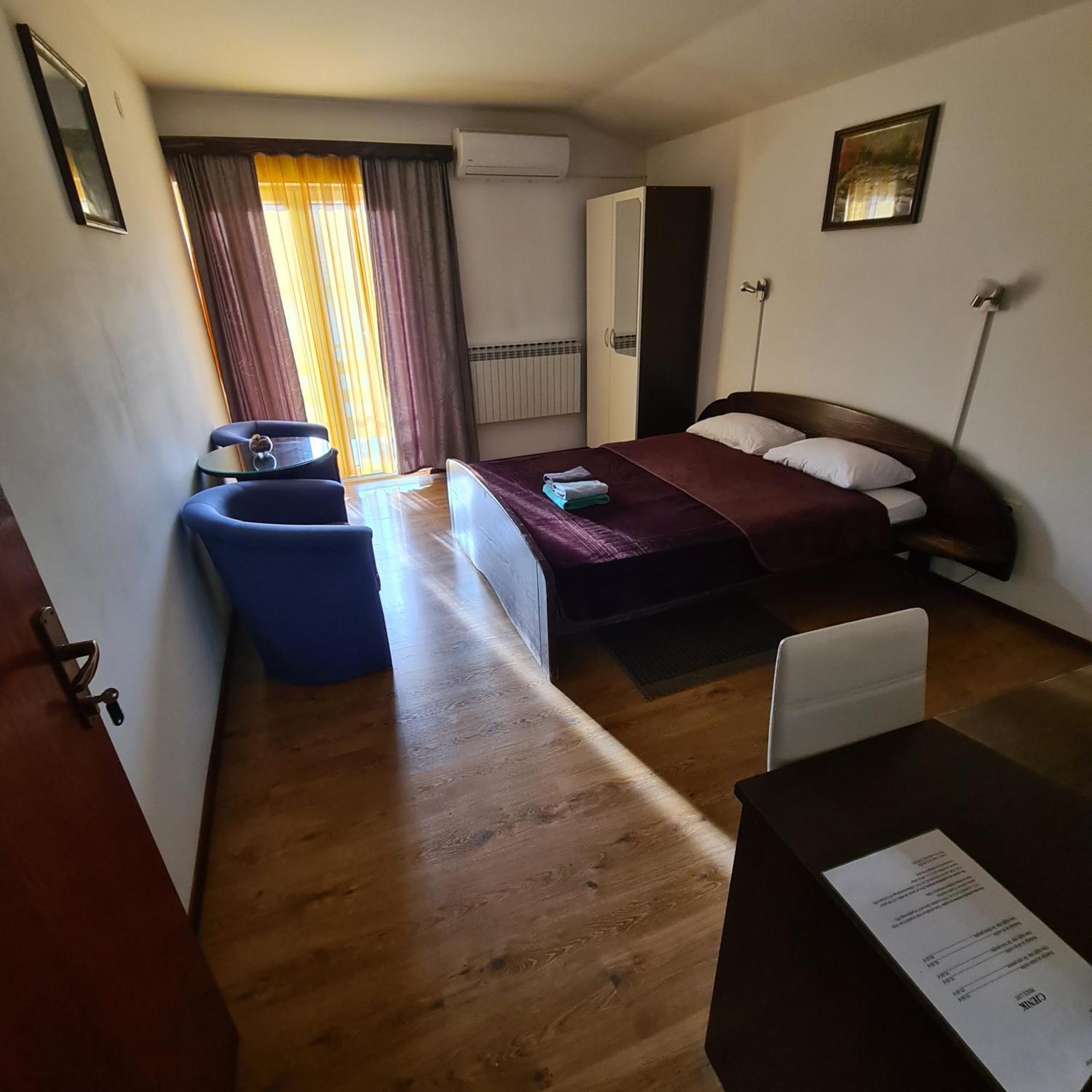 Guesthouse Kod Mosta Карловаць Екстер'єр фото