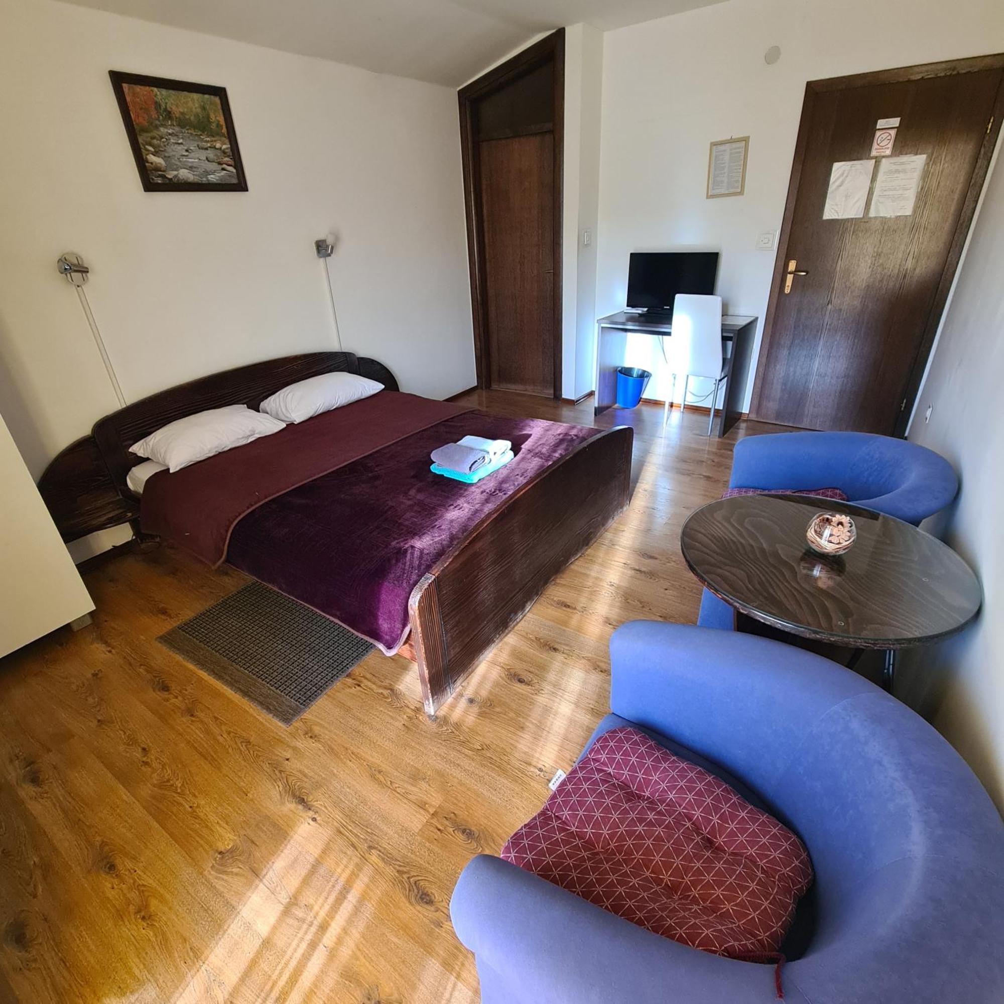 Guesthouse Kod Mosta Карловаць Екстер'єр фото