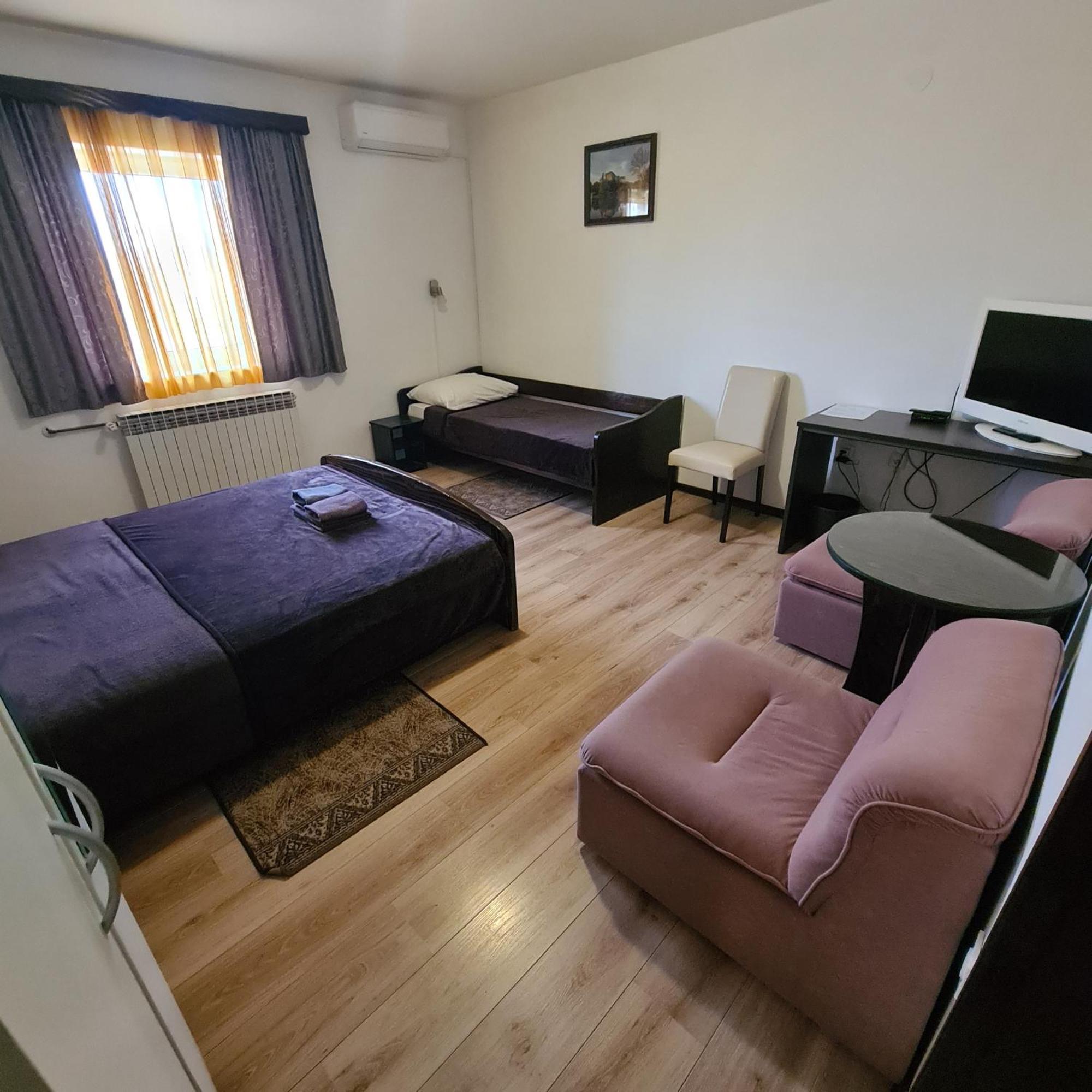 Guesthouse Kod Mosta Карловаць Екстер'єр фото