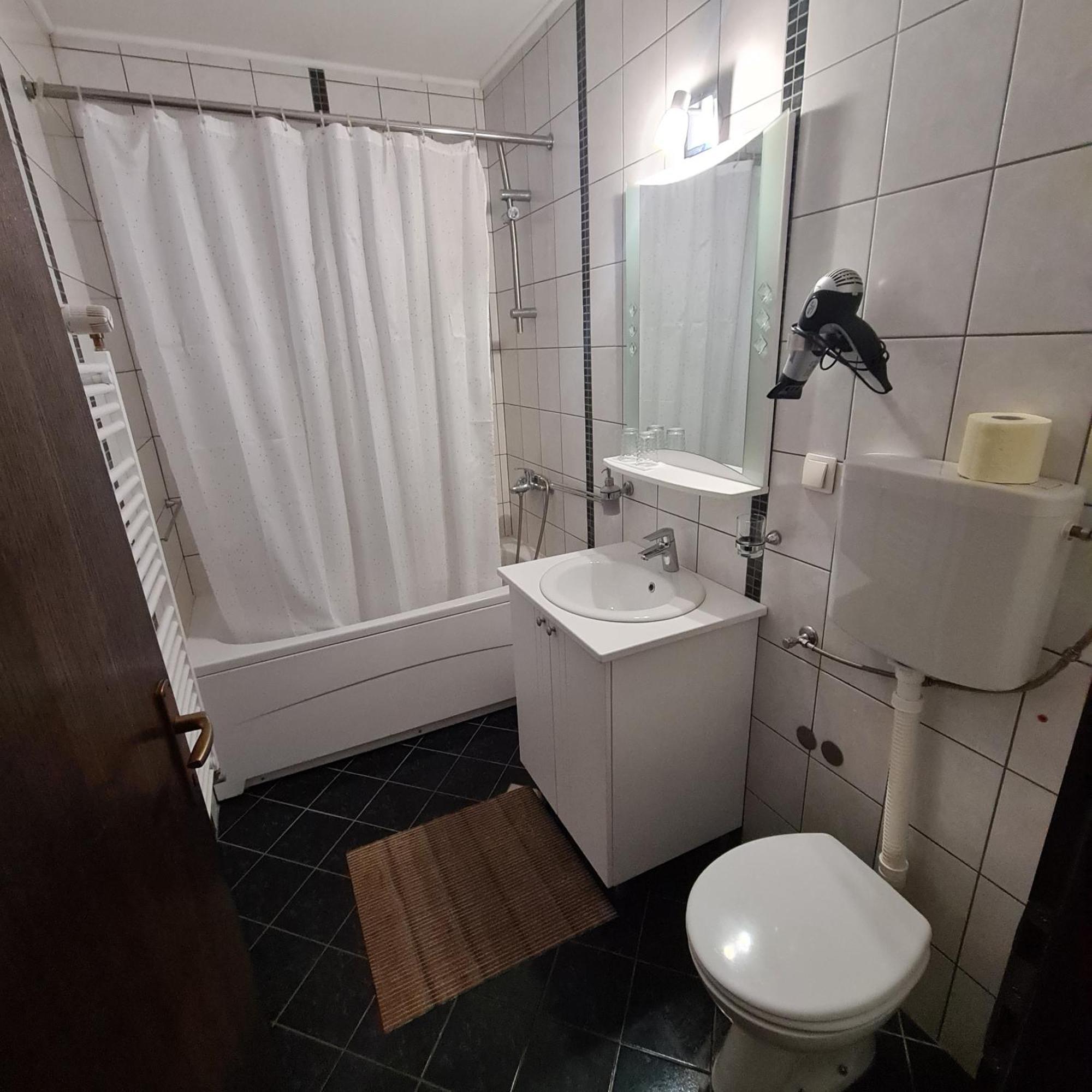 Guesthouse Kod Mosta Карловаць Екстер'єр фото