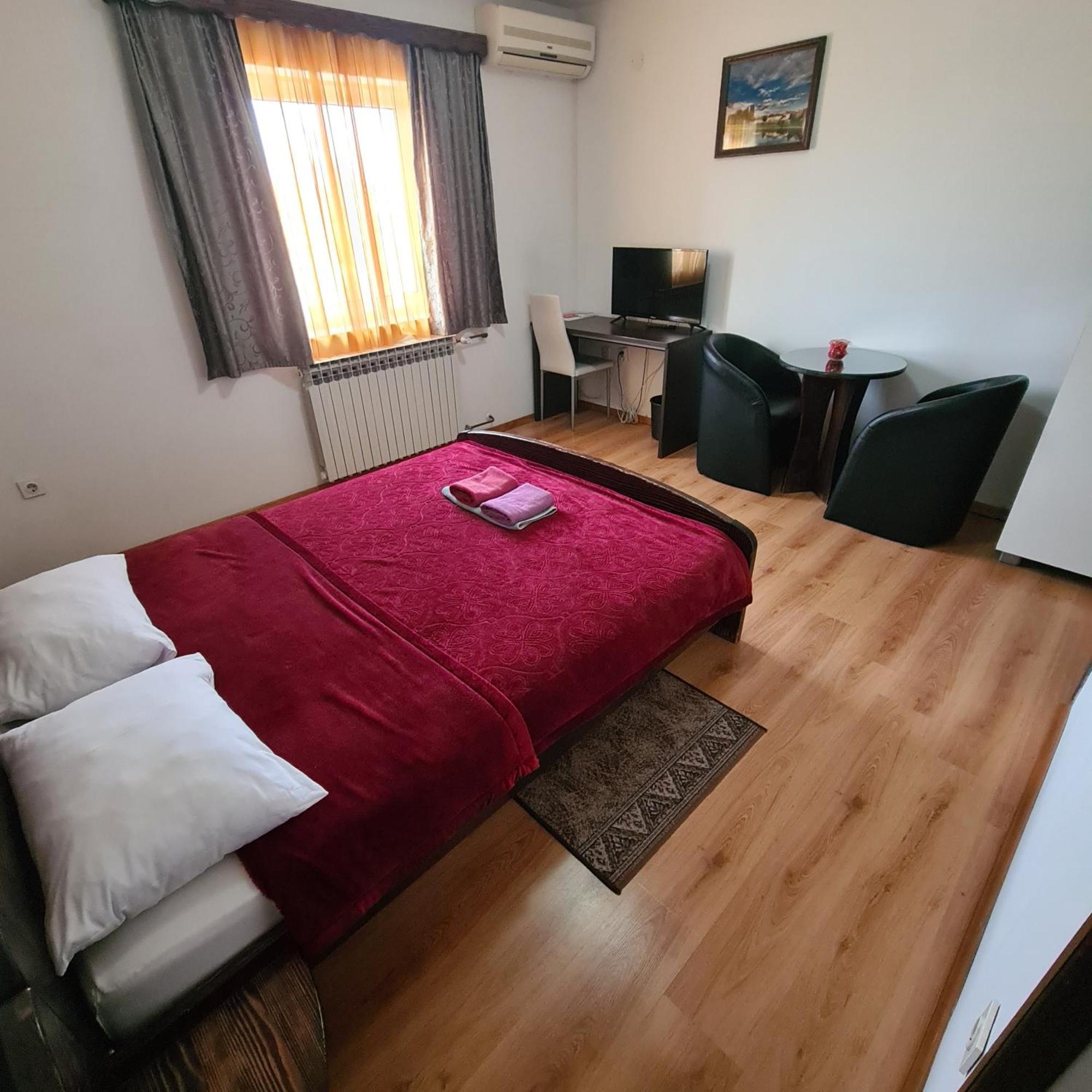 Guesthouse Kod Mosta Карловаць Екстер'єр фото